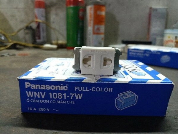 Ổ cắm điện Panasonic WNV1081-7W